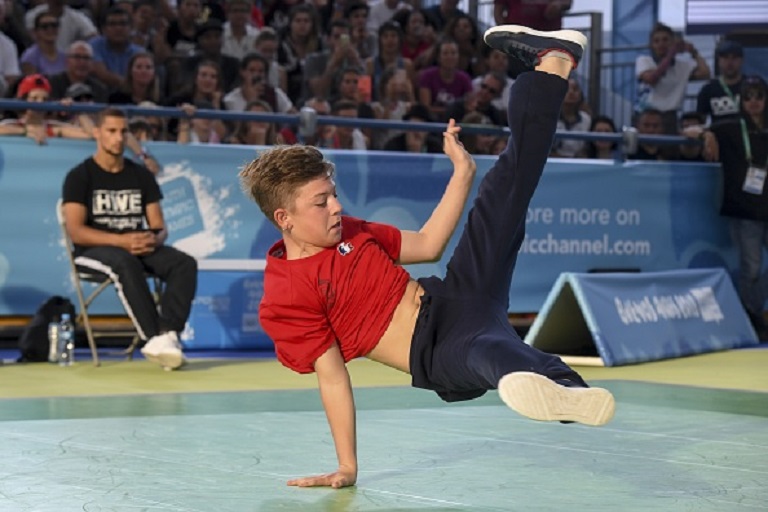 France's b-boy Martin competes during a battle at the Youth Olympic Games in Buenos Aires, Argentina on October 08, 2018. - The Youth Olympic Games in Buenos Aires hosted the world's best youth break dancers to compete for the first ever Olympic medal in the athletic art. PHOTO/GETTY IMAGES