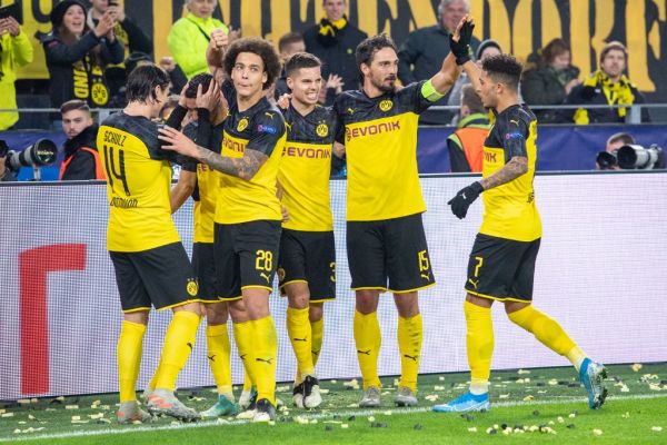 From left to right: Nico SCHULZ (DO), goalkeeper Achraf HAKIMI (DO), Axel WITSEL (DO), Julian WEIGL (DO), Mats HUMMELS (DO), Jadon SANCHO (DO) cheer for Borussia Dortmund after the goal to 3: 2, jubilation , cheering, cheering, joy, cheers, celebrate, goaljubel, full figure, horizontal format, Soccer Champions League, group stage, group F, matchday 4, Borussia Dortmund (DO) - Inter Milan (Inter) 3: 2, on 05.11.2019 in Dortmund / Germany. PHOTO | AFP