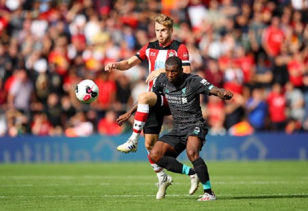 Georginio Wijnaldum of Liverpool battles for possession with Stuart Armstrong of Southampton during the Premier League match between Southampton FC and Liverpool FC at St Mary's Stadium on August 17, 2019 in Southampton, United Kingdom. PHOTO/ GETTY IMAGES