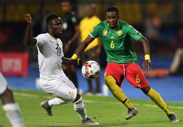 Ghana's midfielder Samuel Owusu (L) vies for the ball with Cameroon's defender Ambroise Oyongo during the 2019 Africa Cup of Nations (CAN) Group F football match between Cameroon and Ghana at the Ismailia Stadium on June 29, 2019. PHOTO/AFP
