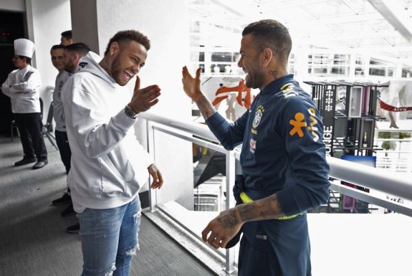 Handout photo released by the Brazilian Football Confederation (CBF) of Brazilian player Neymar greeting teammate Dani Alves as visits the hotel where the team is staying during the 2019 Copa America in Sao Paulo, Brazil on June 21, 2019. PHOTO/AFP