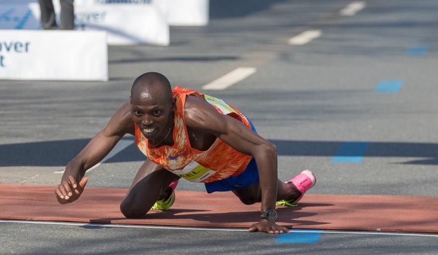 In this file photo, Kenya’s Michael Njenga Kunyuga crawls to the finish in the 2018 Hannover Marathon. Kunyuga won Hangzhou Marathon in China on Sunday, November 4, 2018. PHOTO/File