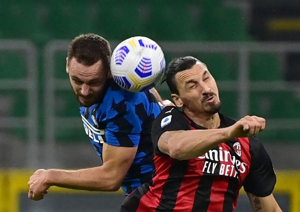 Inter Milan's Dutch defender Stefan de Vrij (L) fights for the ball with AC Milan's Swedish forward Zlatan Ibrahimovic during the Italian Serie A football match between Inter Milan and AC Milan at the San Siro stadium in Milan on October 17, 2020. PHOTO | AFP