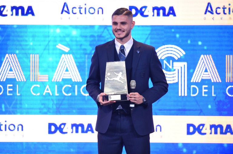 Inter's Argentinian forward Mauro Icardi receives the award for the best goal 2017/2018 at the "Gran Gala del Calcio" Italian Football Association (Associazione Italiana Calciatori - IAC) awards ceremony on December 3, 2018, in Milan. PHOTO/AFP