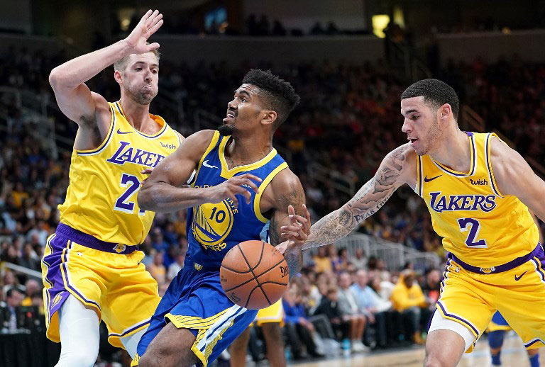 Jacob Evans (10) of the Golden State Warriors drives on Travis Wear (21) and has the ball slapped away by Lonzo Ball (2) of the Los Angeles Lakers during the second half of their NBA preseason basketball game at SAP Center on October 12, 2018 in San Jose. PHOTO/AFP