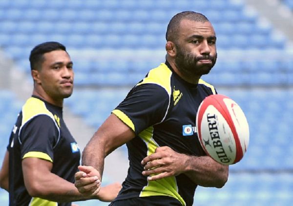 Japan rugby captain Michael Leitch (R) and William Tupou are pictured during national team training in Tokyo on Sept. 3, 2019, three days before a World Cup warm-up match against South Africa.PHOTO/ GETTY IMAGES