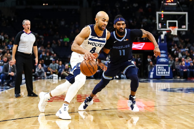 Jerryd Bayless #8 of the Minnesota Timberwolves dribbles the ball past Mike Conley #11 of the Memphis Grizzlies during overtime at Target Center on January 30, 2019 in Minneapolis, Minnesota.PHOTO/GETTY IMAGES