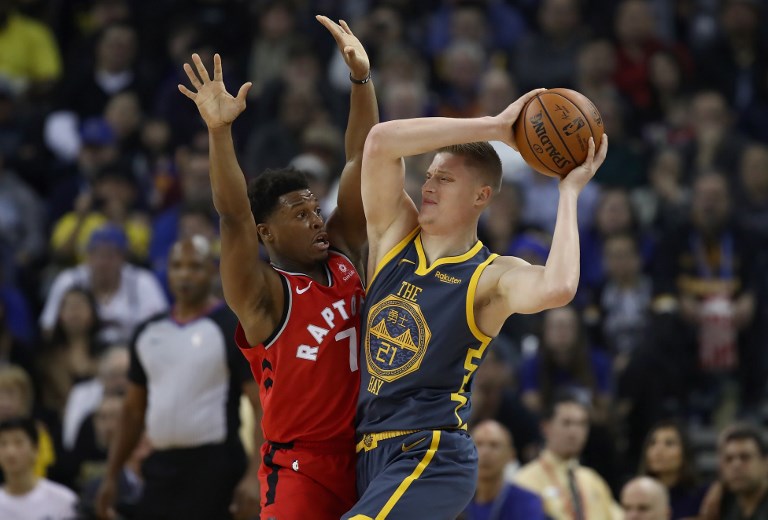 Jonas Jerebko (right) of the Golden State Warriors is guarded by Kyle Lowry #7 of the Toronto Raptors at ORACLE Arena on December 12, 2018 in Oakland, California. PHOTO/AFP