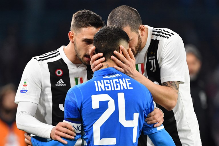 Juventus' Italian defender Mattia De Sciglio (L) and Juventus' Italian defender Leonardo Bonucci (R) argue with Napoli's Italian forward Lorenzo Insigne (C) during the Italian Serie A football match between Napoli and Juventus on March 3, 2019, at the San Paolo Stadium in Naples. PHOTO/AFP
