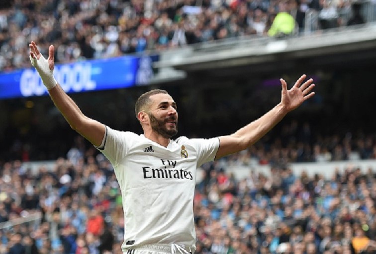 Karim Benzema of Real Madrid CF celebrates after scoring Real's 2nd goal during the La Liga match between Real Madrid CF and Athletic Club at Estadio Santiago Bernabeu on April 21, 2019 in Madrid, Spain.PHOTO/GETTY IMAGES