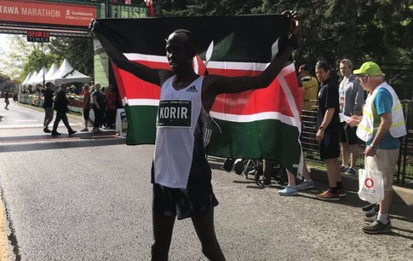 Kenya's Albert Korir displays his country's flag after winning the 2019 Ottawa Marathon in Canada on Sunday, May 26, 2018. PHOTO/Courtesy/Organisers