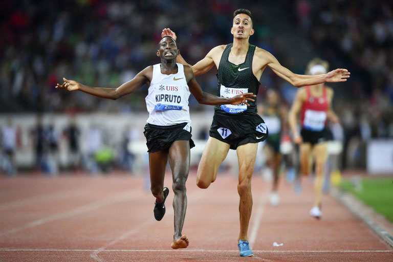 Kenya's Conseslus Kipruto (L) wins ahead of second placed Morocco's Soufiane El Bakkali the men's 3000 meters steeplechase during the IAAF Diamond League athletics meeting Weltklasse on August 30, 2018 in Zurich. Conseslus Kipruto won the men's 3000 meters steeplechase, despite having lost his shoe during the race. PHOTO/AFP