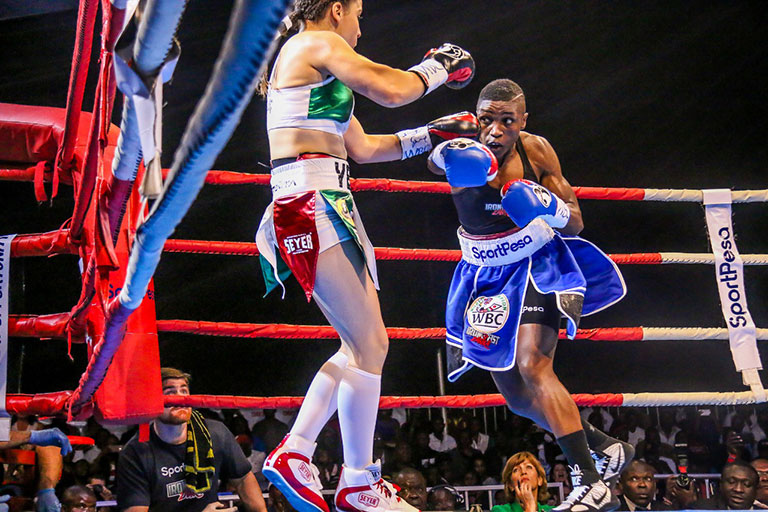 Kenya's Fatuma Zarika (right) attacks Mexico's Yamelith Mercado during their WBC Super Bantamweight title fight in Nairobi on Saturday, September 8, 2018. PHOTO/SPN