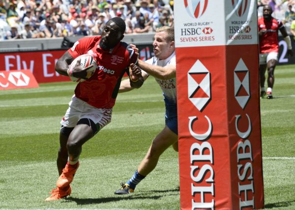 Kenya's Samuel Oliech (L) scores a try during their the World Rugby Sevens Series match Kenya versus France on December 9, 2017 at the Cape Town Stadium in Cape Town. PHOTO | AFP