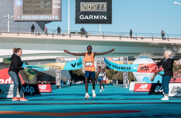 Kenyan Lawrence Cherono wins Gold at the 2021 Valencia Marathon. PHOTO | Twitter