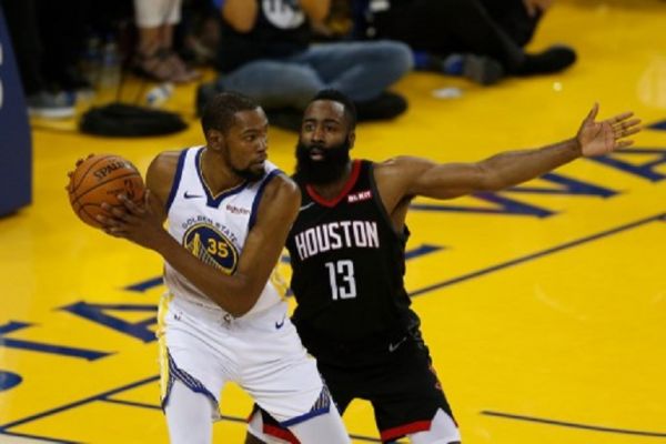 Kevin Durant #35 of the Golden State Warriors is guarded by James Harden #13 of the Houston Rockets during Game Five of the Western Conference Semifinals of the 2019 NBA Playoffs at ORACLE Arena on May 08, 2019 in Oakland, California. PHOTO/ AFP
