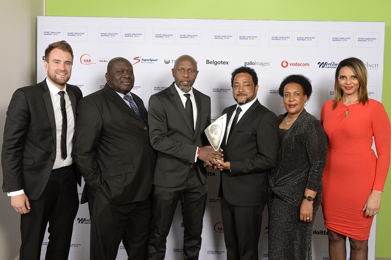 L to R: Mark Rollings (Everton FC), Gerphas Ogolla (Gor Mahia FC), Kelvin Twissa (SportPesa Kenya and Tanzania), Tarimba Abbas (SportPesa Tanzania), Susan Mlawi (Permanent Secretary, Ministry of Information, Arts, Culture and Sports Tanzania), Gail Odgers (SportPesa South Africa) at the 2018 Sports Industry Awards (SIA) in Johanesburg, South Africa, on August 17, 2018.PHOTO/SPN