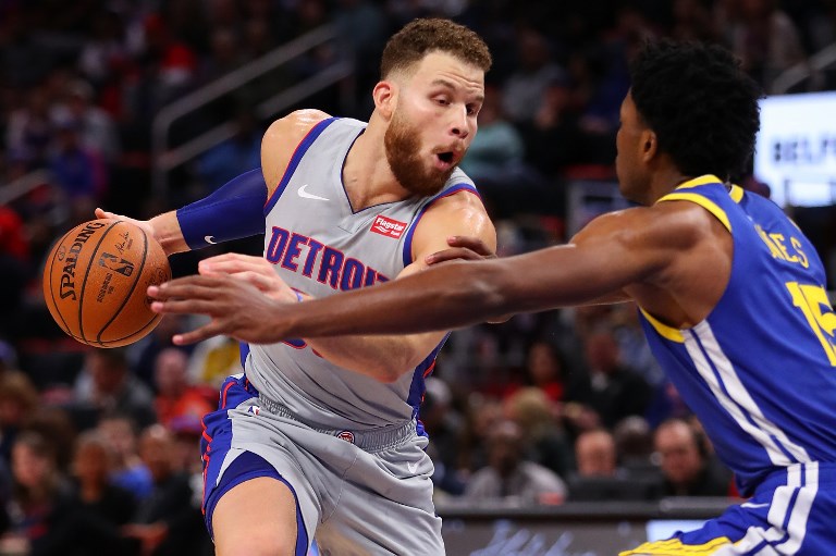 lake Griffin (left) of the Detroit Pistons drives around Damian Jones of the Golden State Warriors during the second half at Little Caesars Arena on December 01, 2018 in Detroit, Michigan. Detroit won the game 111-102. PHOTO/AFP