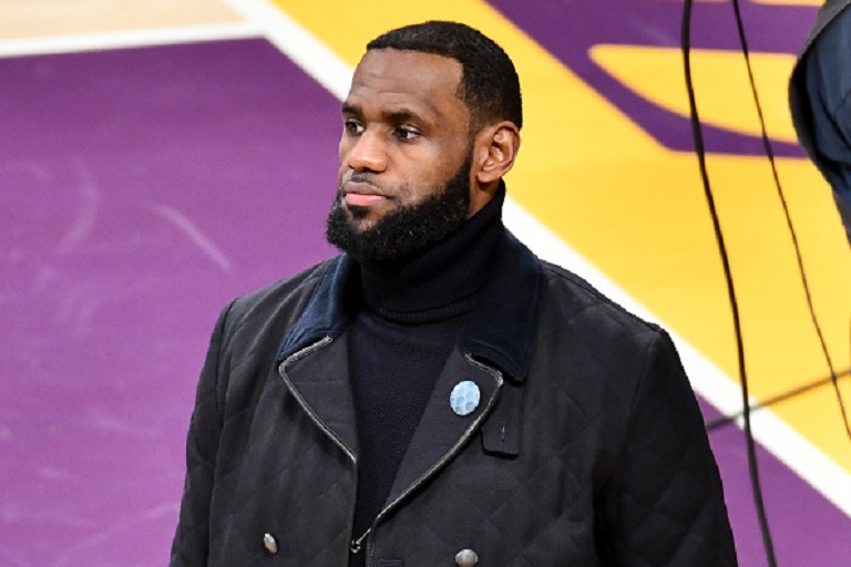 LeBron James attends a basketball game between the Los Angeles Lakers and the Minnesota Timberwolves at Staples Center on January 24, 2019 in Los Angeles, California.PHOTO/GETTY IMAGES