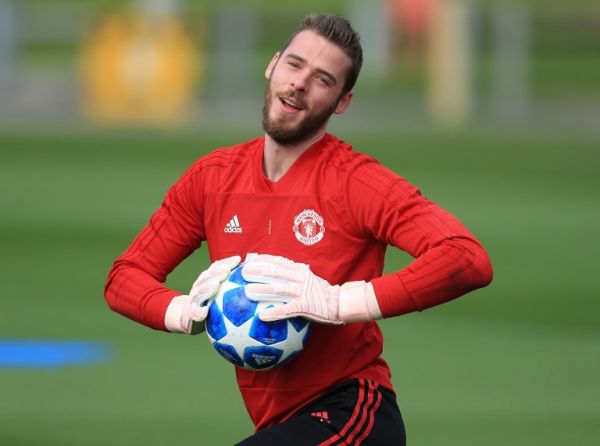 Manchester United's Spanish goalkeeper David de Gea attends a training session at the Carrington Training complex in Manchester, north west England. Manchester United have triggered the one-year extension on star goalkeeper David De Gea's contract, British media reported Thursday, November 29, 2018. PHOTO/AFP