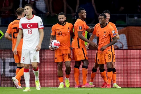 Memphis Depay celebrates with teammates after scoring a hat-trick against Turkey. The Dutch won the match 6-1. PHOTO | Alamy