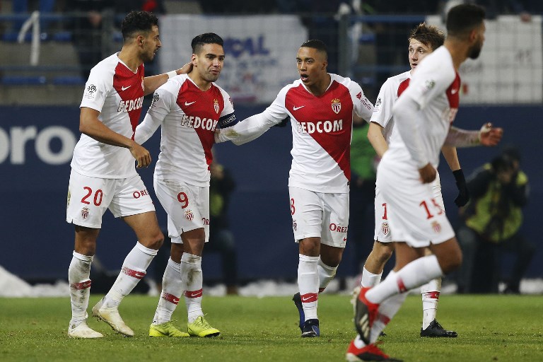 Monaco's Colombian forward Radamel Falcao (2ndL) celebrates after scoring a goal during the French L1 football match between Caen (SMC) and Monaco (ASM) on November 24, 2018, at the Michel d'Ornano stadium in Caen, northwestern France. PHOTO/AFP