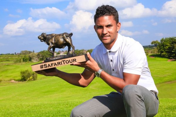 Muthaiga Golf Club's Greg Snow poses with the Safari Tour trophy after being crowned Champion of the Thika Greens leg of the golf series on Wednesday, December 19, 2018. PHOTO/Courtesy