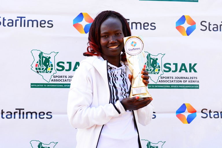 New York Marathon champion, Mary Keitany, poses with her November SJAK/StarTimes Sports Personality of the Month Award on Wednesday, December 19, 2018. PHOTO/Courtesy