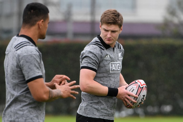 New Zealand's rugby team All Blacks' Beauden Barrett (R) listens to his teammate during their training session in Tokyo on October 23, 2018. The New Zealand All Blacks will play Australia's Wallabies in a Bledisloe Cup match in Yokohama on October 27. PHOTO/AFP