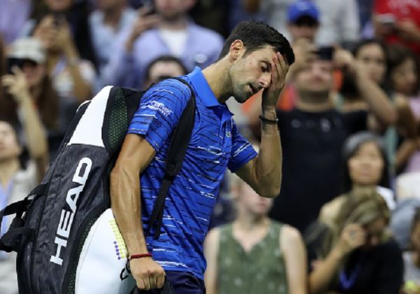 Novak Djokovic of Serbia reacts as he walks off court after retiring due to a shoulder injury during his Men's Singles fourth round match against Stan Wawrinka of Switzerland on day seven of the 2019 US Open at the USTA Billie Jean King National Tennis Center on September 01, 2019 in Queens borough of New York City.PHOTO/ GETTY IMAGES
