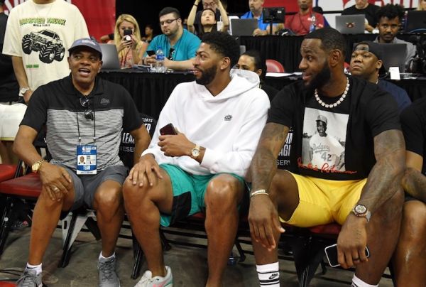 oach Lionel Hollins talks with Anthony Davis and LeBron James of the Los Angeles Lakers before a game between the Lakers and the LA Clippers during the 2019 NBA Summer League at the Thomas & Mack Center on July 6, 2019 in Las Vegas, Nevada. PHOTO/AFP