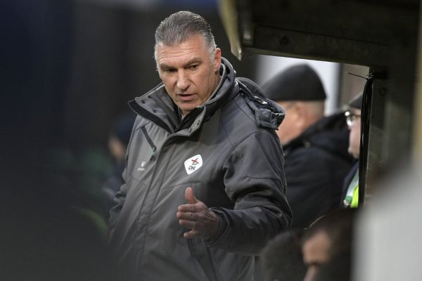 OHL's head coach Nigel Pearson pictured during a soccer game between Lommel SK and OHL Oud-Heverlee - Leuven, Sunday 27 January 2019 in Lommel, on the 23rd day of the 'Proximus League' 1B division of the Belgian soccer championship. PHOTO \ AFP