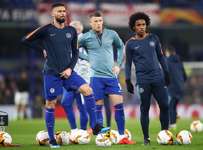 Olivier Giroud, Ross Barkley and Willian of Chelsea look on prior to the UEFA Europa League Round of 32 Second Leg match between Chelsea and Malmo FF at Stamford Bridge on February 21, 2019 in London, England. PHOTO/GettyImages