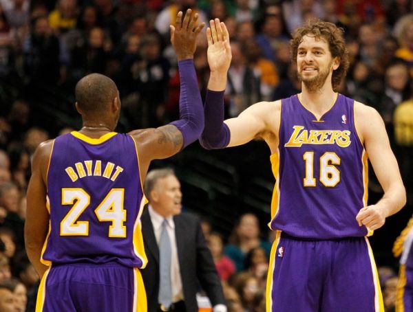 os Angeles Lakers shooting guard Kobe Bryant (24) and power forward Pau Gasol (16) celebrate in the first half of an NBA game against the Dallas Mavericks at the American Airlines Center in Dallas, TX, USA on November 24, 2012. PHOTO | Alamy