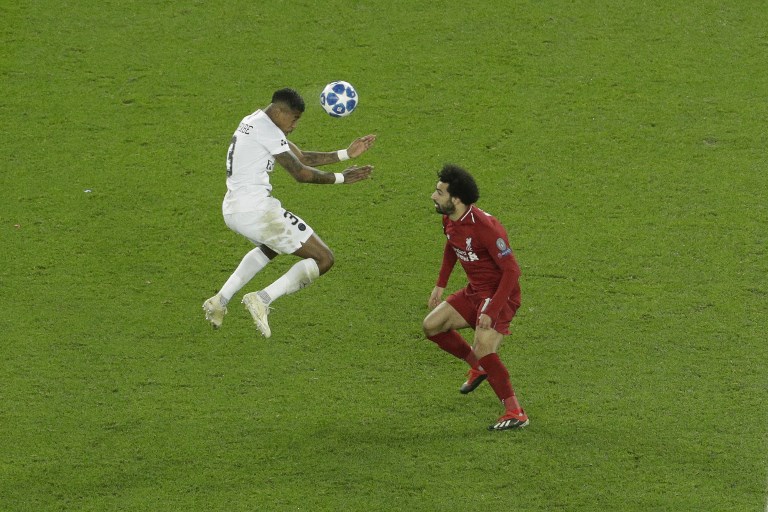 Paris Saint-Germain's French defender Presnel Kimpembe(L) vies with Liverpool's Egyptian forward Mohamed Salah during the UEFA Champions League Group C football match between Paris Saint-Germain (PSG) and Liverpool FC at the Parc des Princes stadium, in Paris, on November 28, 2018.PHOTO/ AFP