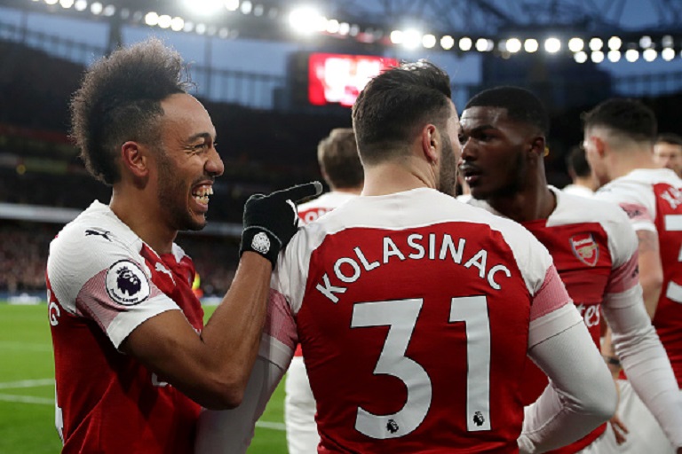 Pierre-Emerick Aubameyang of Arsenal celebrates with teammates after scoring his team's second goal during the Premier League match between Arsenal FC and Manchester United at Emirates Stadium on March 10, 2019 in London, United Kingdom. PHOTO/GettyImages