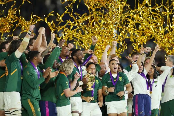 Players of South Africa celebrate as Siya Kolisi of South Africa holds the Web Ellis Cup following their victory against England in the Rugby World Cup 2019 Final between England and South Africa at International Stadium Yokohama on November 02, 2019 in Yokohama, Kanagawa, Japan. PHOTO/ GETTY IMAGES