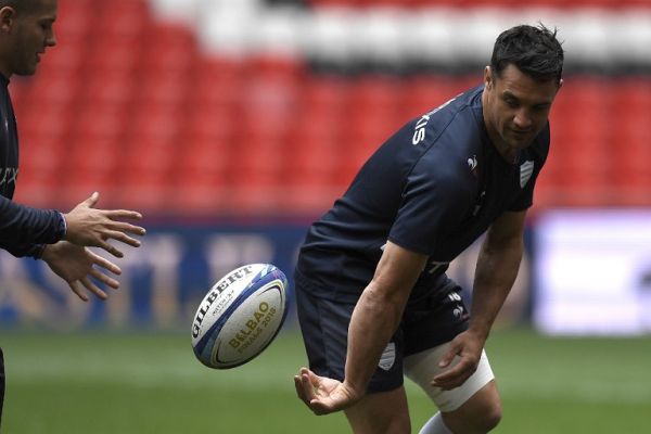 Racing 92's New Zealander fly-half Dan Carter attends the captain's run at the San Mames stadium in Bilbao on May 11, 2018 on the eve of the European Champions Cup final rugby union match between Leinster and Racing 92. PHOTO | AFP