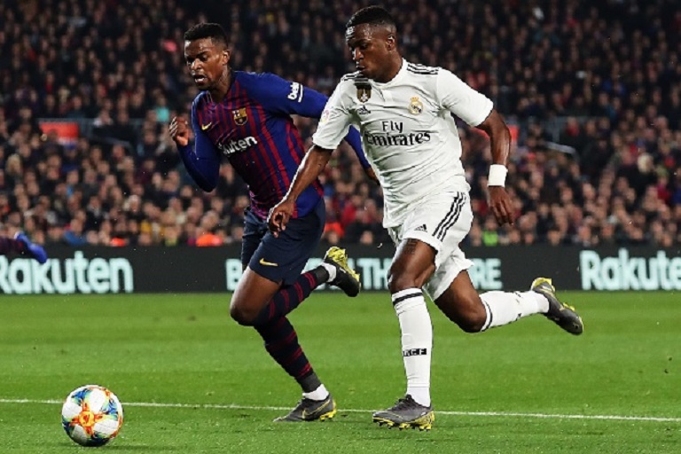 Real Madrid's German midfielder Toni Kross and Barcelona's Portuguese defender Nelson Semedo vie for the ball during Spanish Copa del Rey football match between FC Barcelona and Real Madrid at the Camp Nou stadium in Barcelona on February 6, 2019. PHOTO/GettyImages