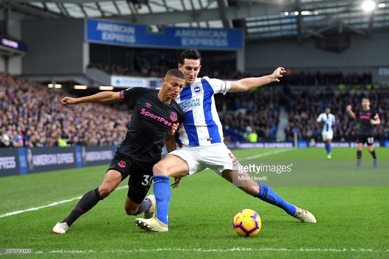 Richarlison of Everton and Lewis Dunk of Brighton and Hove Albion compete for the ball during the Premier League match between Brighton & Hove Albion and Everton FC at American Express Community Stadium on December 29, 2018 in Brighton, United Kingdom. PHOTO: GETTY IMAGES