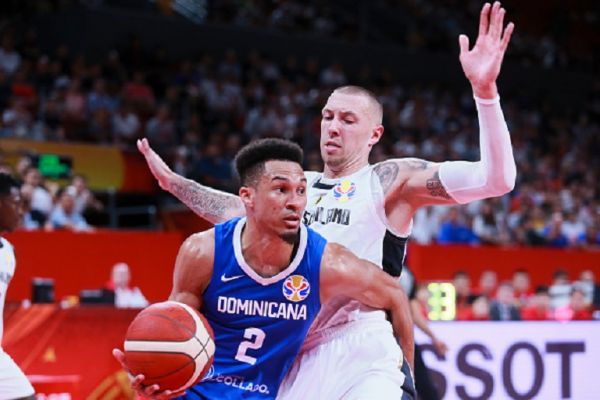 Rigoberto Mendoza #2 of Dominican Republic drives the ball against Daniel Theis #10 of Germany during FIBA World Cup 2019 Group G match between Germany and Dominican Republic at Shenzhen Bay Sports Center on September 3, 2019 in Shenzhen, China.PHOTO/ GETTY IMAGES
