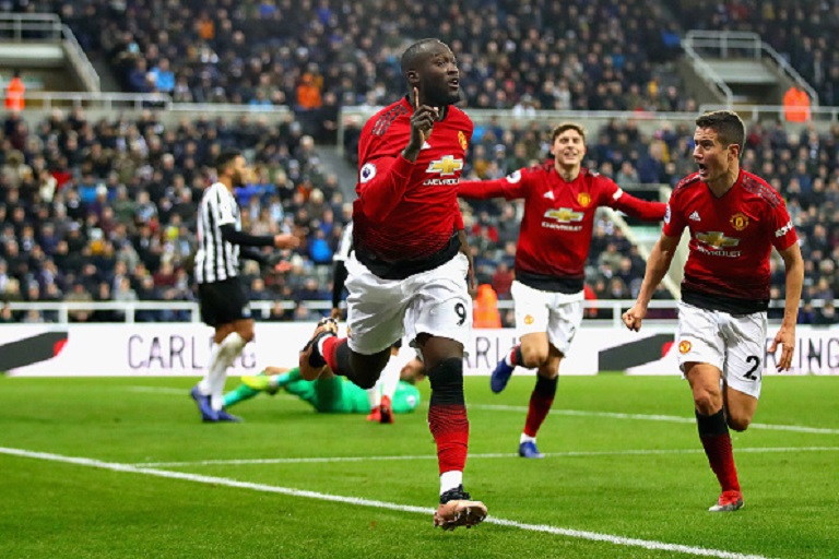 Romelu Lukaku of Manchester United celebrates with teammate Ander Herrera after scoring his sides first goal during the Premier League match between Newcastle United and Manchester United at St. James Park on January 2, 2019 in Newcastle upon Tyne, United Kingdom. PHOTO/GettyImages