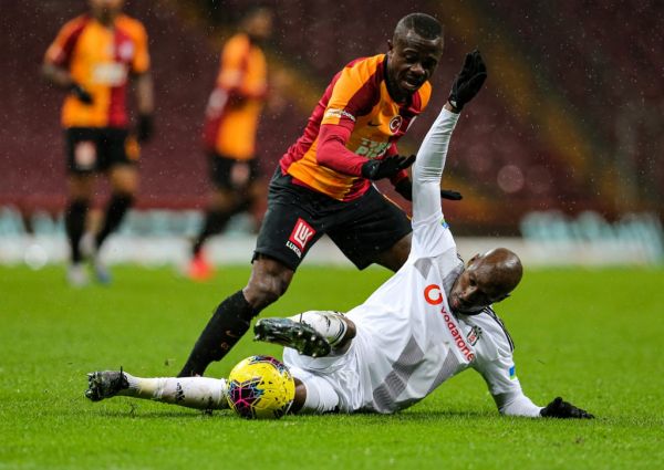 Seri (L) of Galatasaray in action against Atiba Hutchinson (R) of Besiktas during the Turkish Super Lig week 26 football match between Galatasaray and Besiktas, being played behind closed doors over coronavirus (Covid-19) concerns on March 15, 2020 at Turk Telekom Stadium in Istanbul, Turkey. PHOTO | AFP