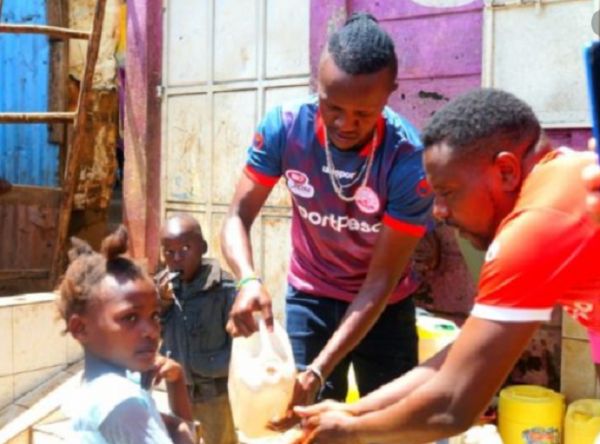 Simba SC midfielder Francis Kahata donates water to residents of Mathare Slum to aid in the battle against the Coronavirus global pandemic. Kahata donated over 10,000 liters of clean water. PHOTO | Courtesy
