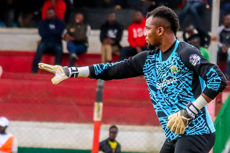 Singida United FC keeper, Peter Jr Manyika, in action during their SportPesa Super Cup quarterfinal against AFC Leopards SC on Tuesday, June 5, 2018 at Afraha Stadium, Nakuru. PHOTO/SPN