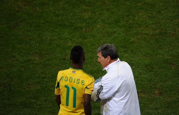 South Africa's midfielder Teko Modise (L) listens to South Africa's coach Carlos Alberto Parreira during the Group A first round 2010 World Cup football match France vs. South Africa on June 22, 2010 at Free State Stadium in Mangaung/Bloemfontein. PHOTO | AFP