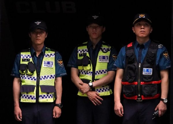 South Korean police stand inside the entrance way to the nightclub Coyote Ugly on July 27, 2019 in Gwangju, South Korea. Two people were killed with at least ten injured including some athletes when a internal balcony collapsed in the nightclub. PHOTO/ GETTY IMAGES