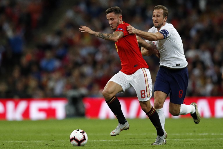 Spain's midfielder Saul Niguez (L) vies with England's striker Harry Kane during the UEFA Nations League football match between England and Spain at Wembley Stadium in London on September 8, 2018. PHOTO/AFP