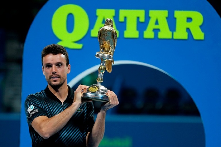 Spain's Roberto Bautista Agut poses with the trophy after winning the ATP Qatar Open tennis final match against Czech Republic's Tomas Berdych (unseen) in Doha on January 5, 2019. PHOTO/GettyImages