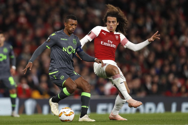 Sporting's Portuguese forward Carlos Mane (L) vies with Arsenal's French midfielder Matteo Guendouzi during their UEFA Europa league group stage football match between Arsenal and Sporting Lisbon at the Emirates stadium in London on November 8, 2018. PHOTO/AFP